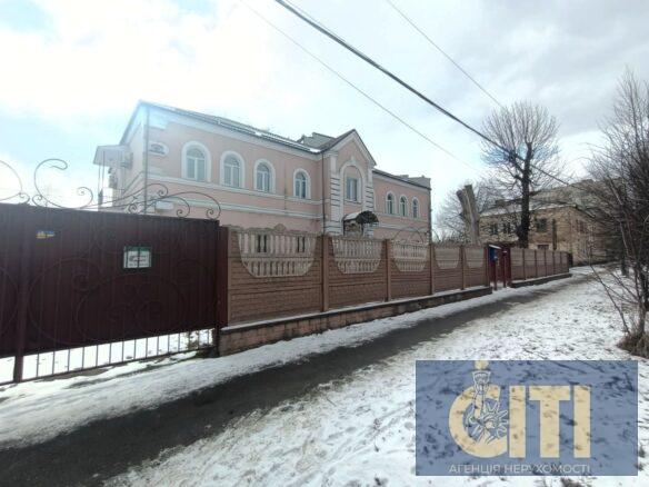 Оренда двоповерхового окремо розташованого приміщення 424 кв. м. в центрі