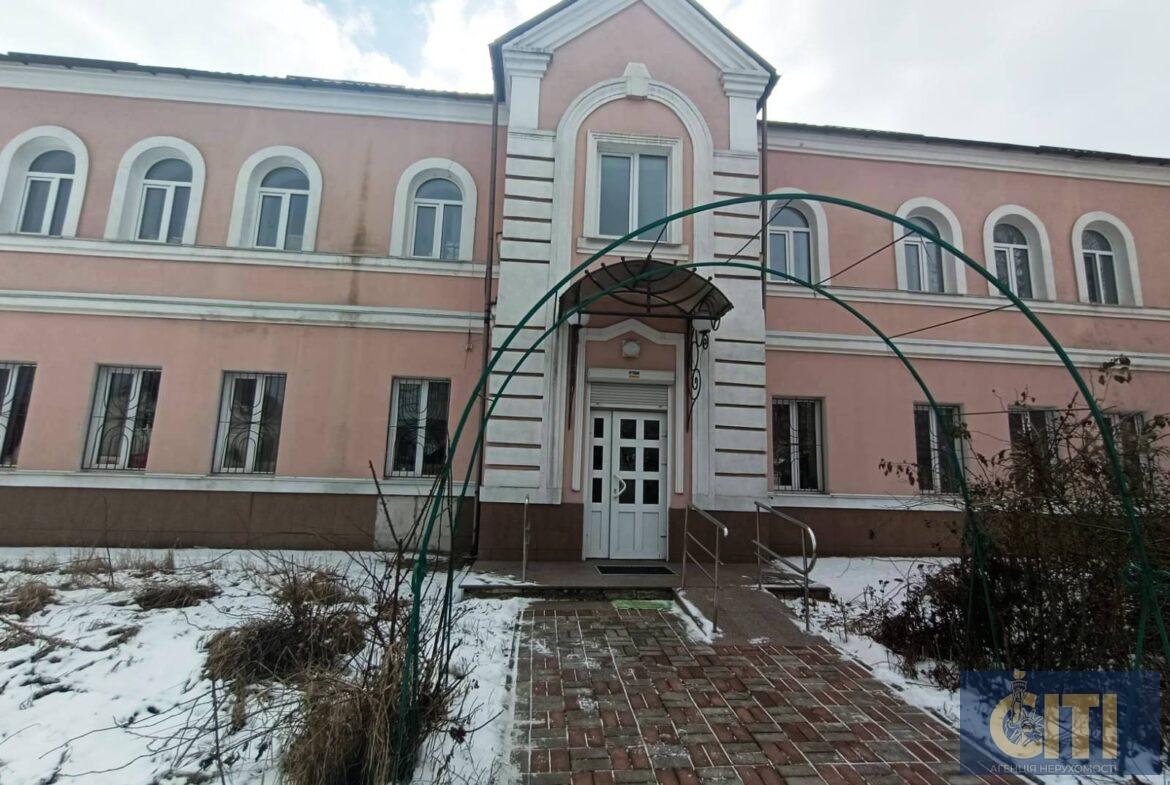 Оренда двоповерхового окремо розташованого приміщення 424 кв. м. в центрі