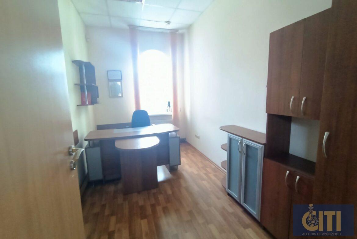 Оренда двоповерхового окремо розташованого приміщення 424 кв. м. в центрі