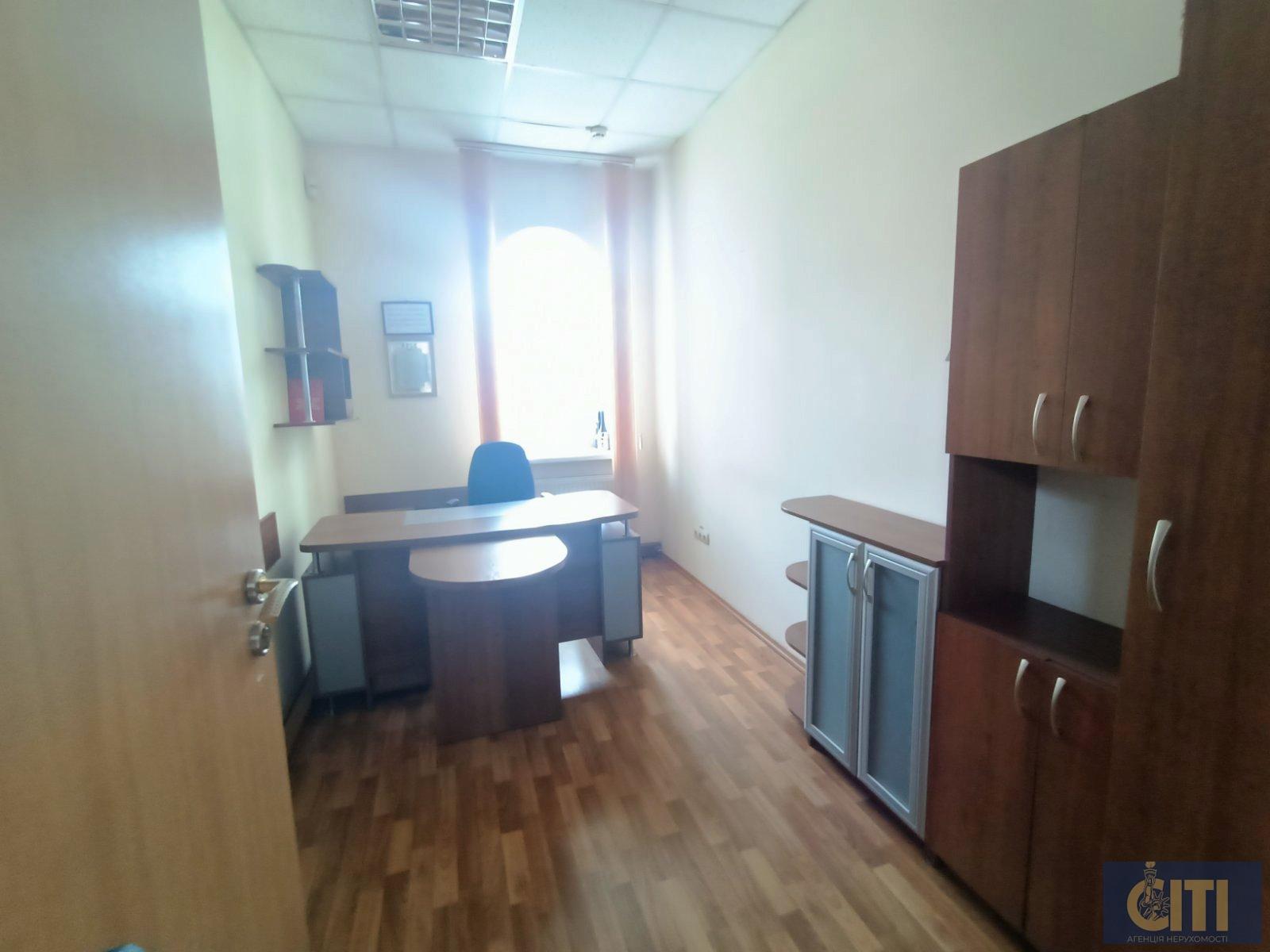 Оренда двоповерхового окремо розташованого приміщення 424 кв. м. в центрі