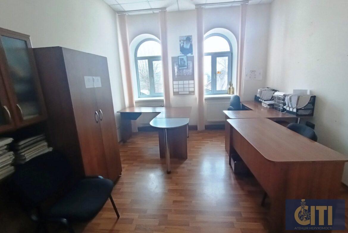 Оренда двоповерхового окремо розташованого приміщення 424 кв. м. в центрі
