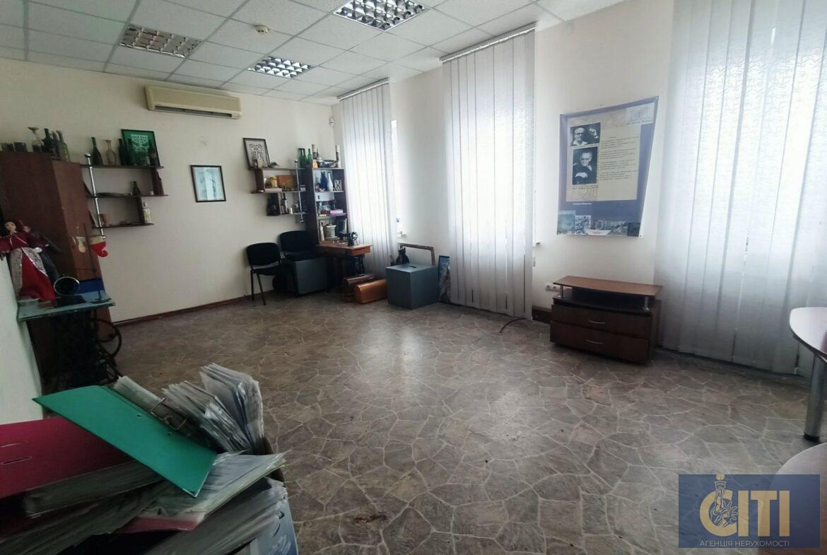 Оренда двоповерхового окремо розташованого приміщення 424 кв. м. в центрі