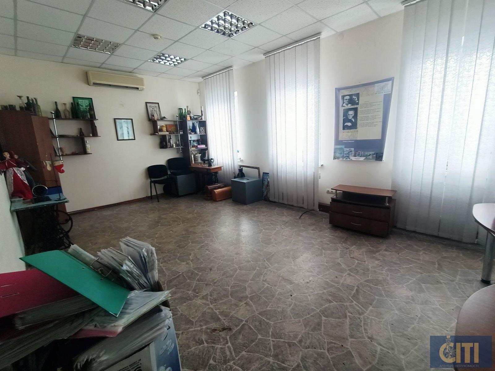 Оренда двоповерхового окремо розташованого приміщення 424 кв. м. в центрі