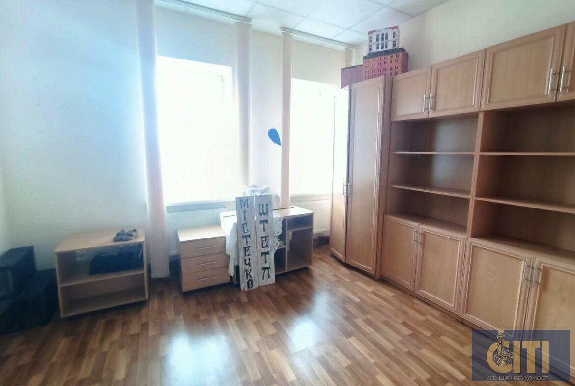Оренда двоповерхового окремо розташованого приміщення 424 кв. м. в центрі