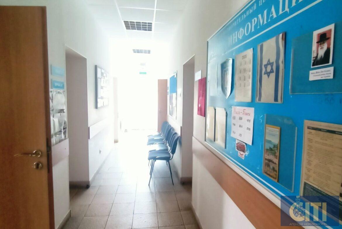 Оренда двоповерхового окремо розташованого приміщення 424 кв. м. в центрі