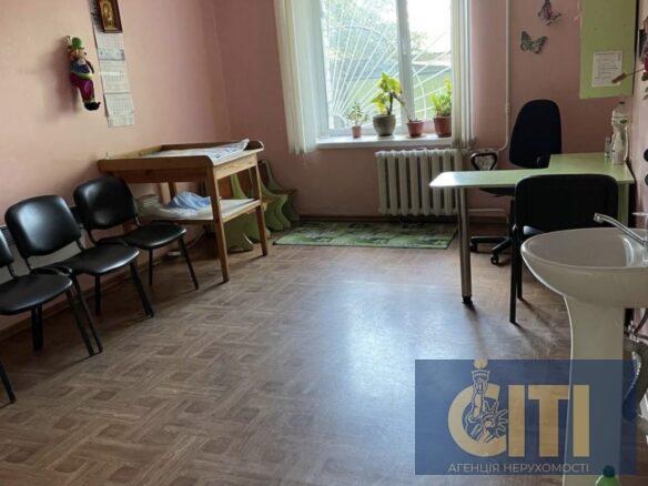 Комерційне приміщення з окремим фасадним входом, район Польова