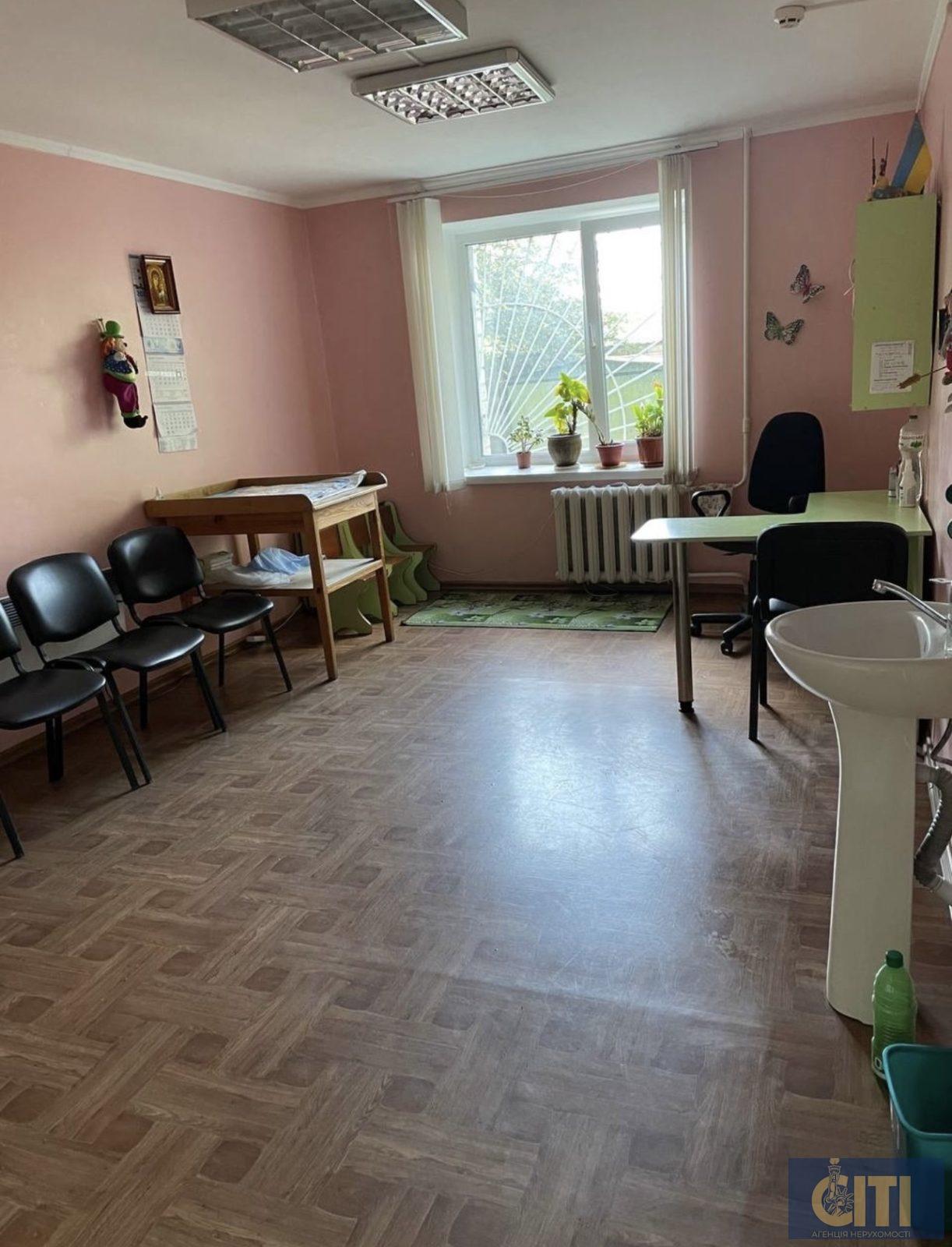 Комерційне приміщення з окремим фасадним входом, район Польова