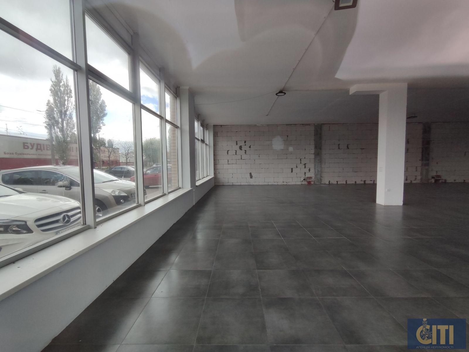 Продаж нежилого приміщення (магазину) вул. Вітрука, загальна площа 305 кв.м.